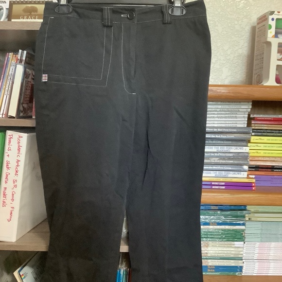 Black crop/capri pants very light weight and flirty- size 4: very soft - Picture 1 of 5